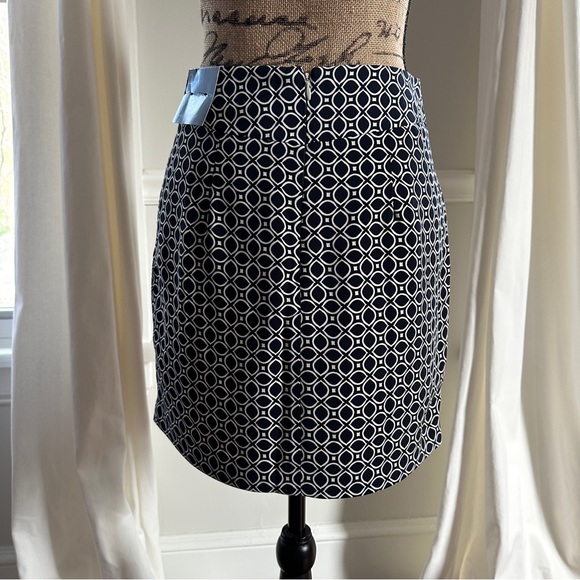 BR Tulip shape wrap style skirt - Picture 5 of 7
